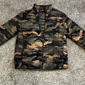 Men’s North Face Camo jacket